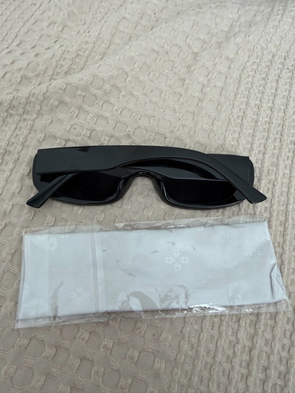 Black Rectangular Sunglasses - Picture 2 of 3